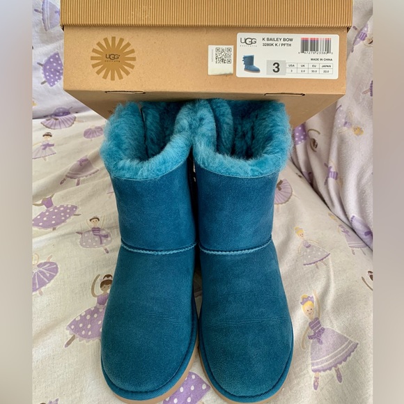 UGG Big Kids Bailey Bow Boots Blue Size 3 (approximately Women Size 5) - Picture 2 of 7